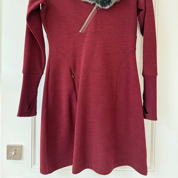 SUPER COMFY & CLASSY Athleta Dress with Removable Faux Fur Trim, Size SP - Picture 2 of 5